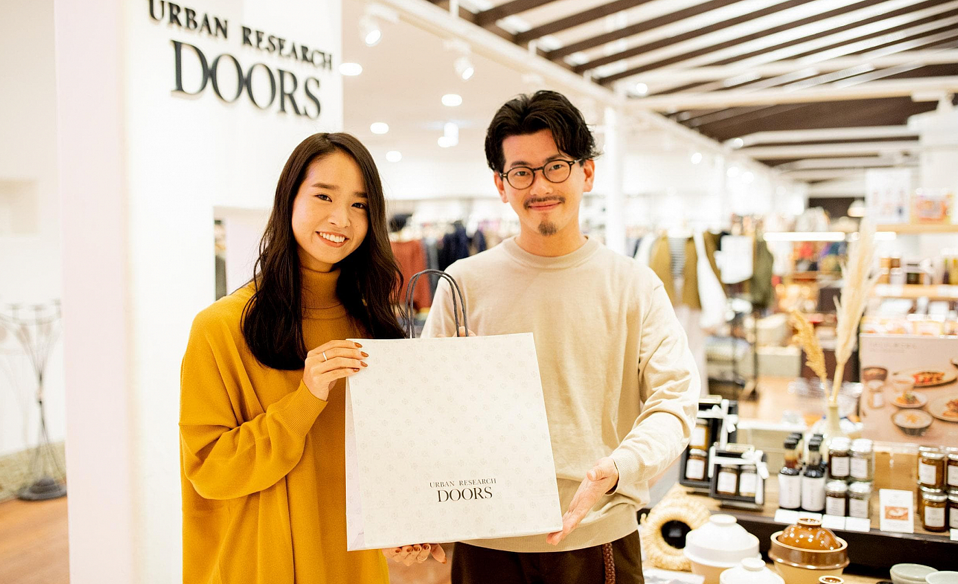 Urban Research Doors 販売スタッフ募集 私服ok 交通費支給 賞与あり Twc